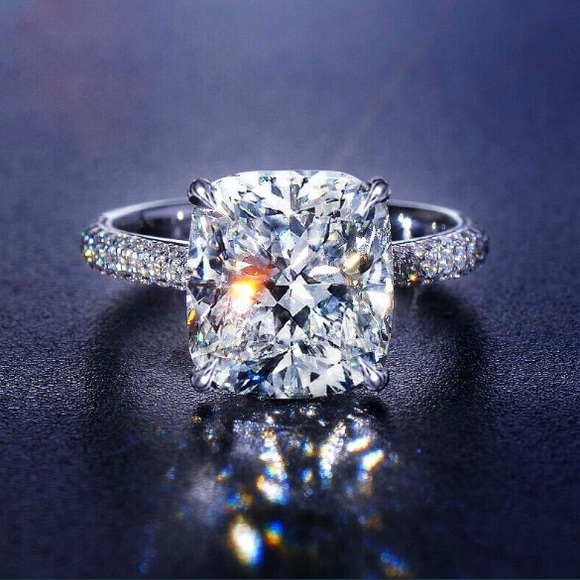 boutique Jewelry - 5 carat white sapphire in a 925 silver setting